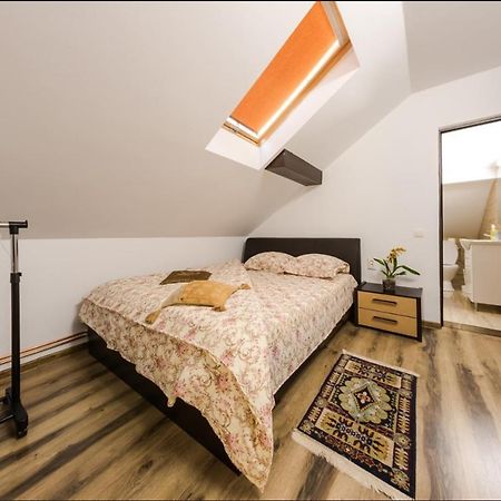 Casa De Vacanta Mirela Novaci-Straini Ngoại thất bức ảnh