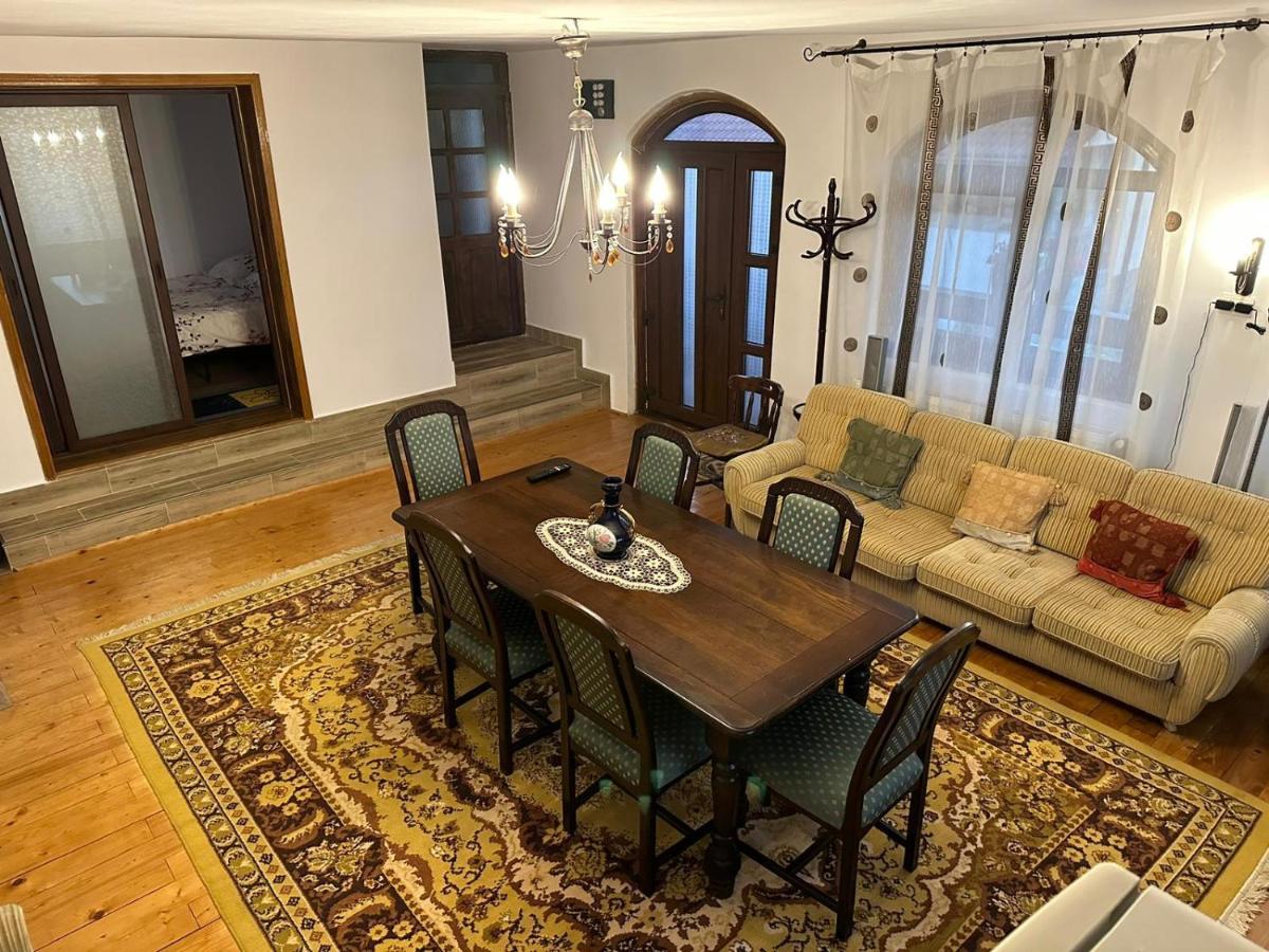 Casa De Vacanta Mirela Novaci-Straini Ngoại thất bức ảnh