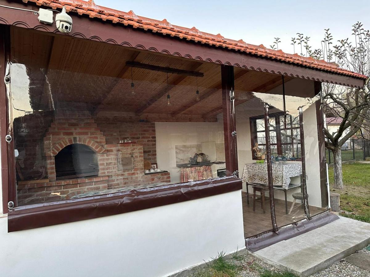 Casa De Vacanta Mirela Novaci-Straini Ngoại thất bức ảnh