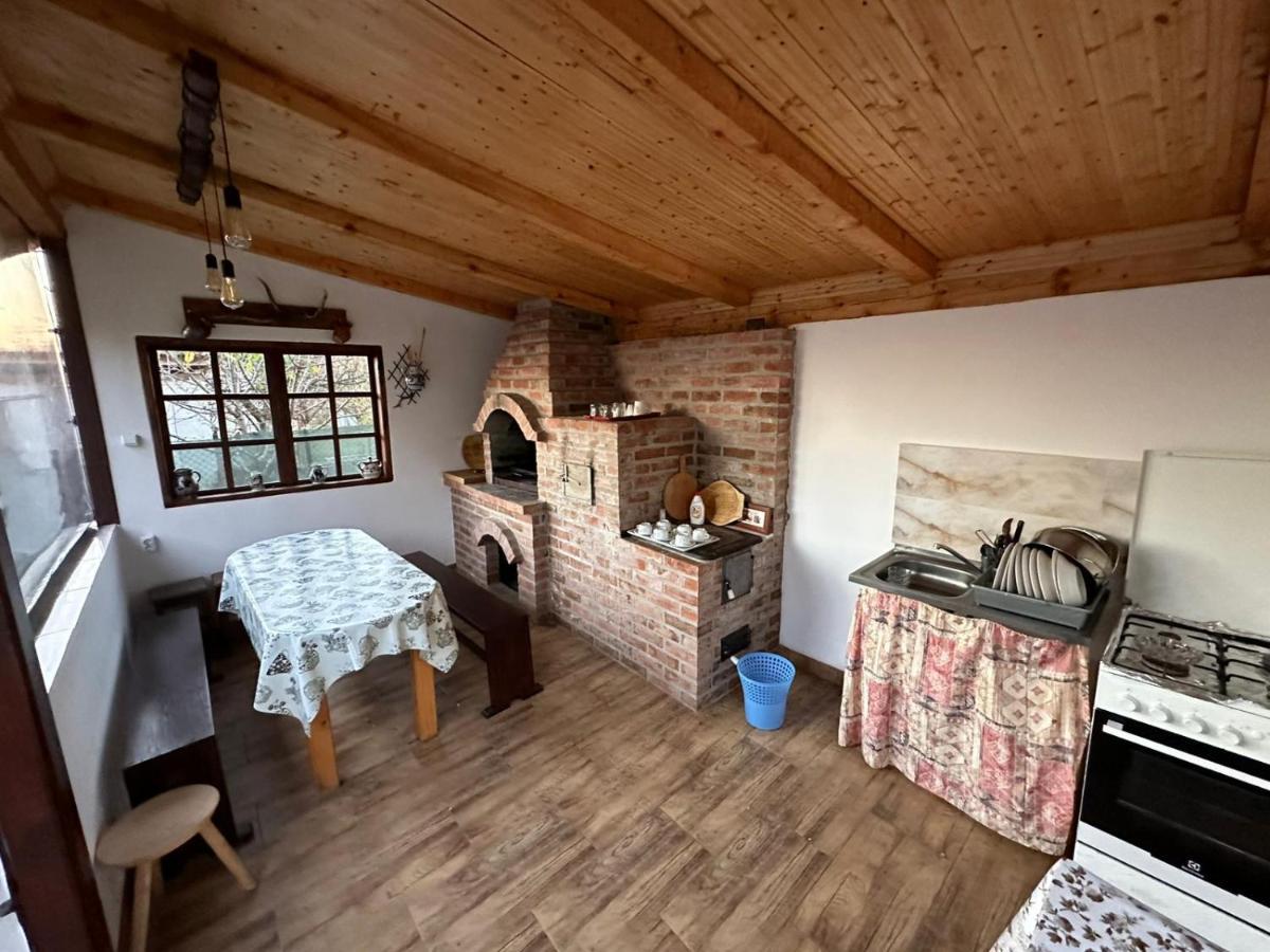Casa De Vacanta Mirela Novaci-Straini Ngoại thất bức ảnh