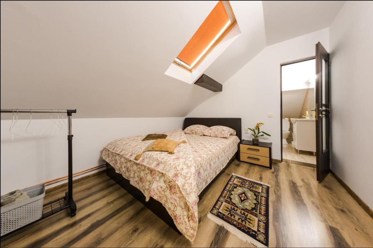 Casa De Vacanta Mirela Novaci-Straini Ngoại thất bức ảnh