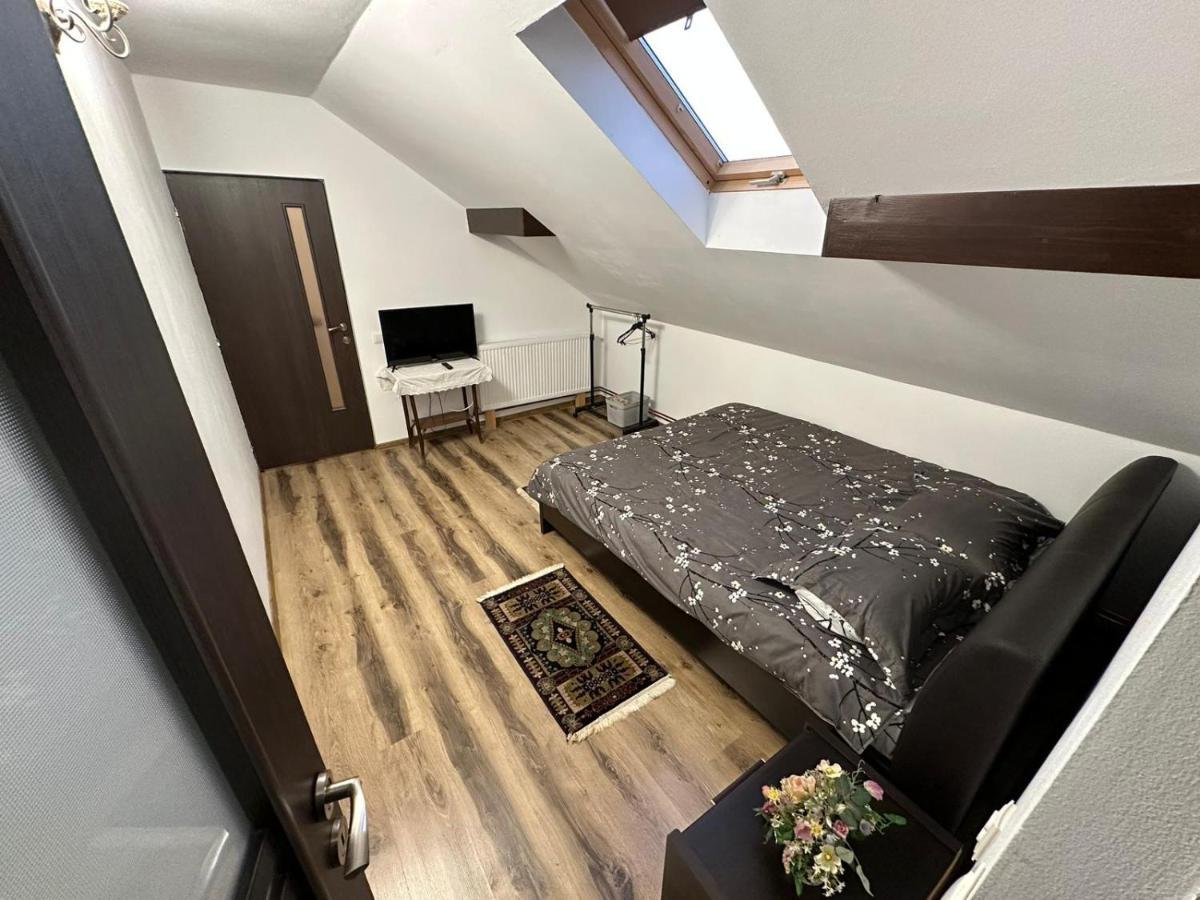 Casa De Vacanta Mirela Novaci-Straini Ngoại thất bức ảnh