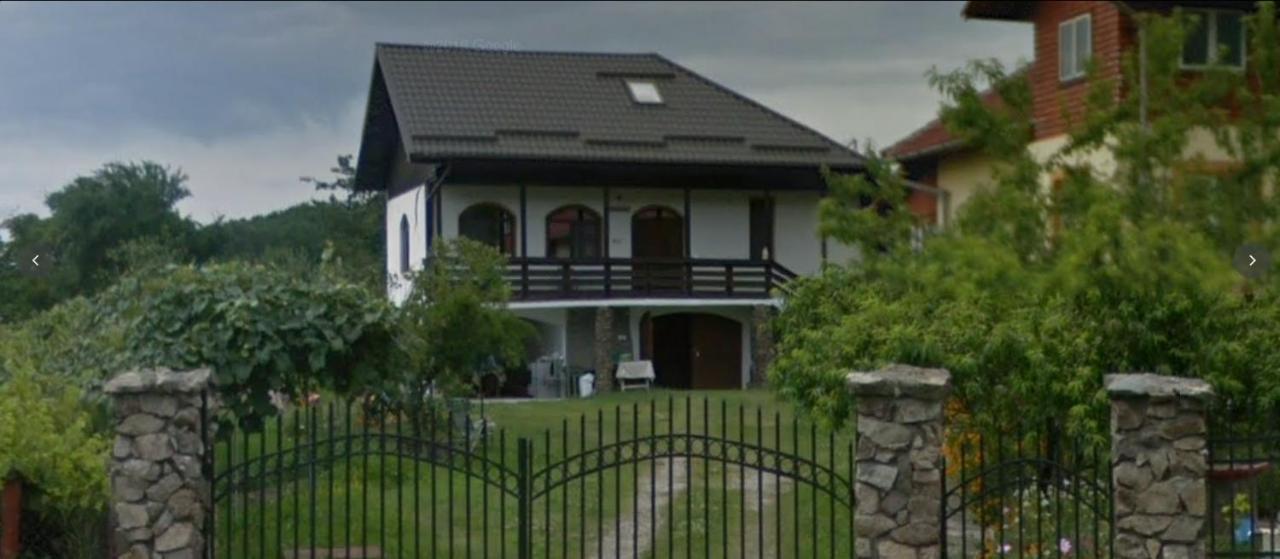 Casa De Vacanta Mirela Novaci-Straini Ngoại thất bức ảnh