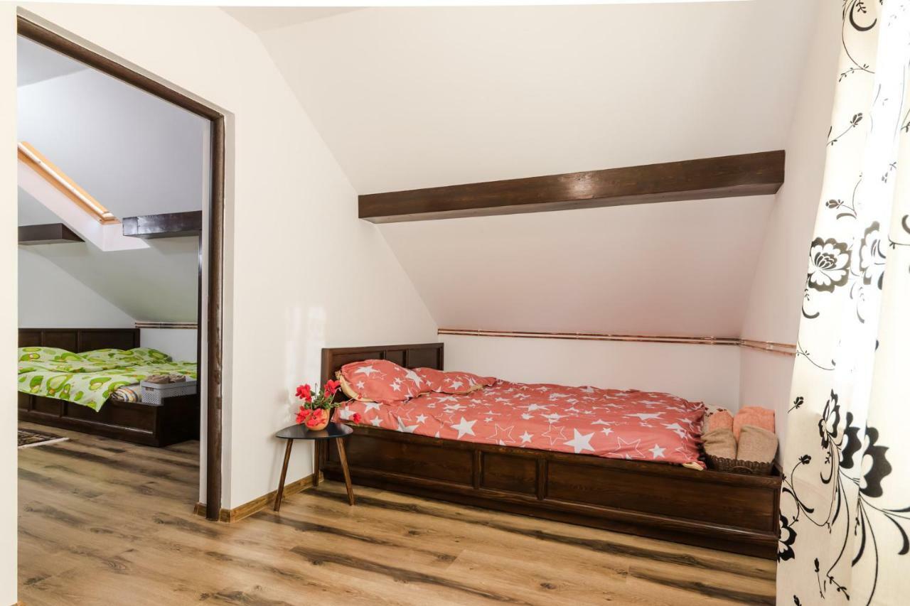 Casa De Vacanta Mirela Novaci-Straini Ngoại thất bức ảnh
