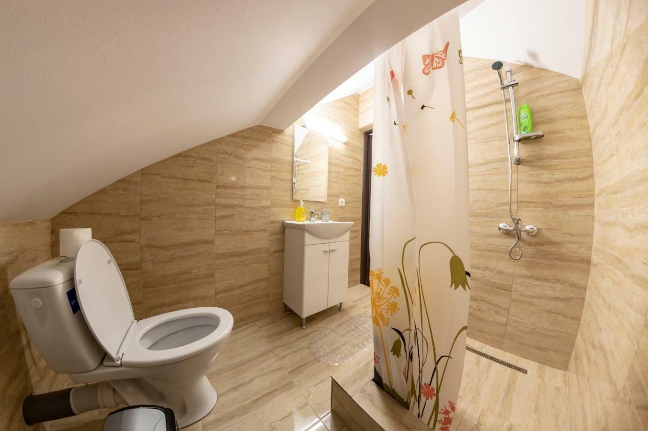 Casa De Vacanta Mirela Novaci-Straini Ngoại thất bức ảnh