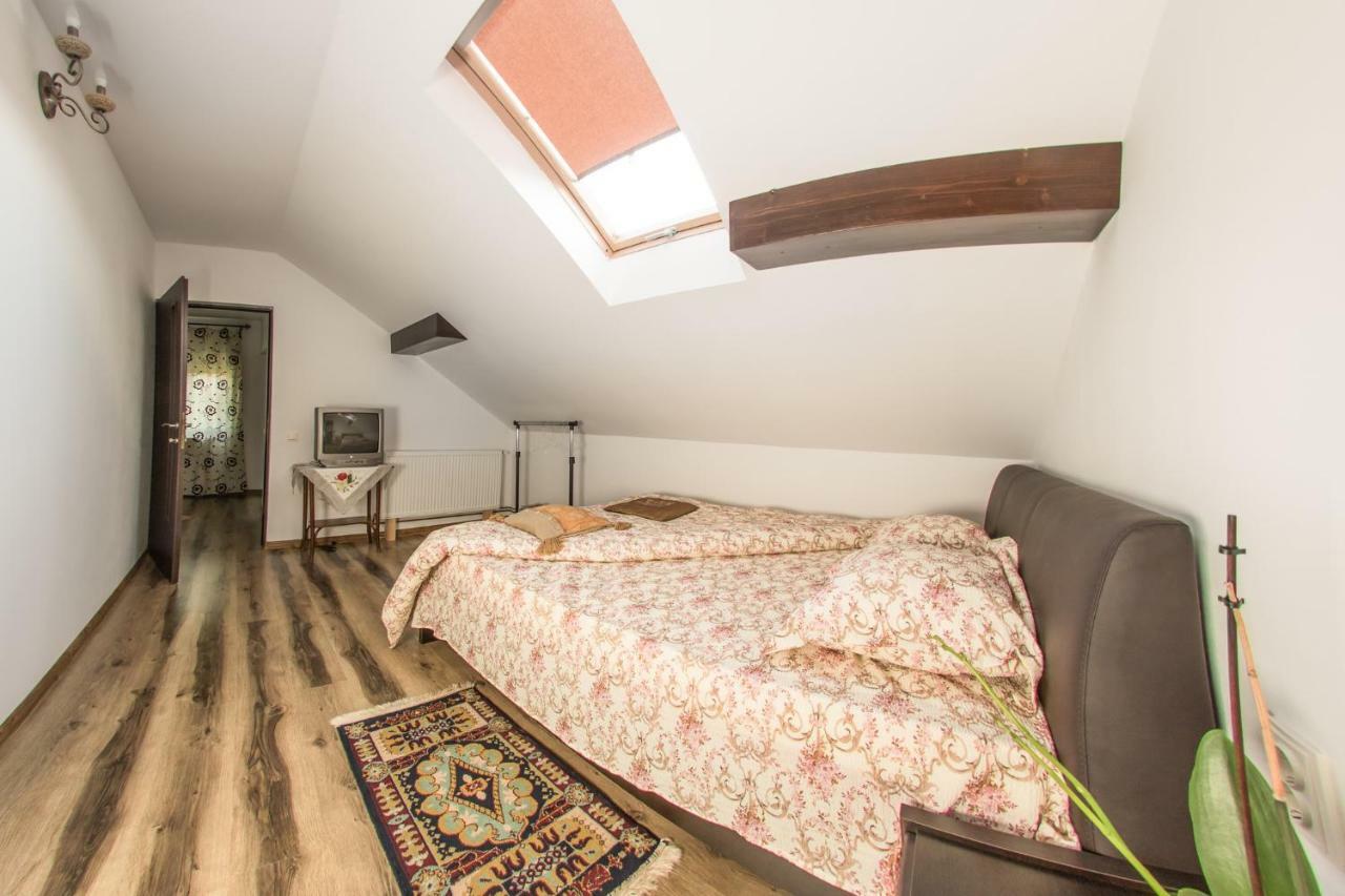 Casa De Vacanta Mirela Novaci-Straini Ngoại thất bức ảnh