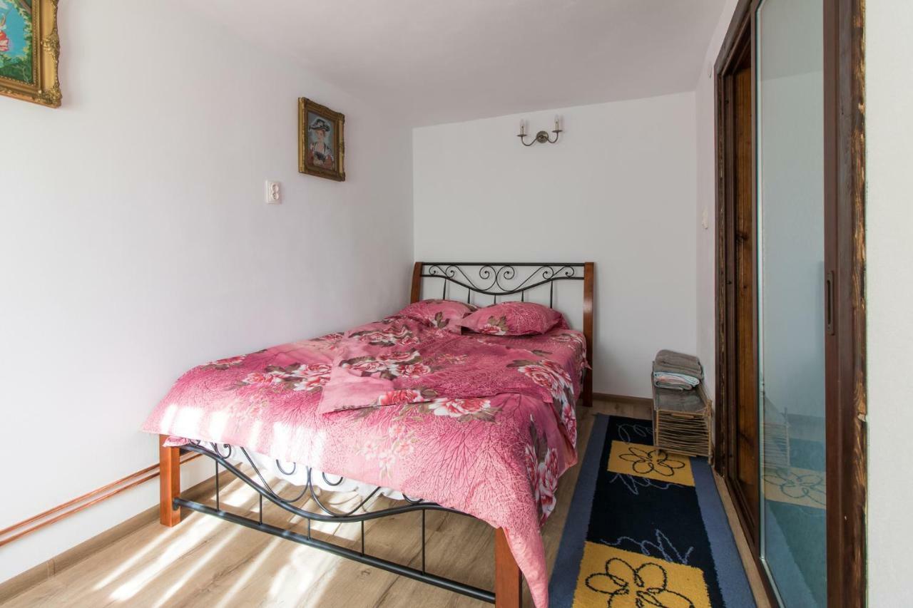 Casa De Vacanta Mirela Novaci-Straini Ngoại thất bức ảnh